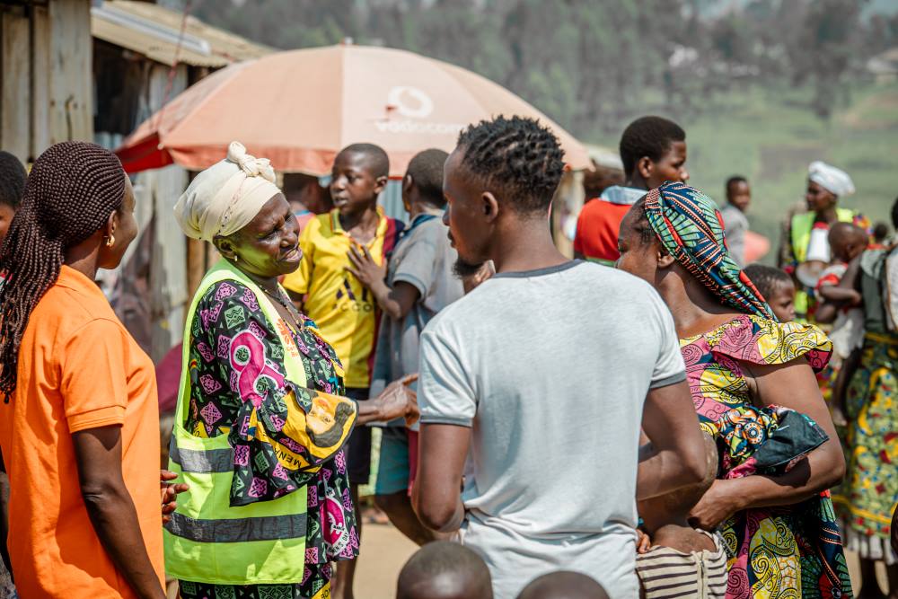 Deheve Machazo outreach worker, educates girls and boys at the Kigonze IDP site about STIs and HIV. ©UNFPA/ Junior Mayindu